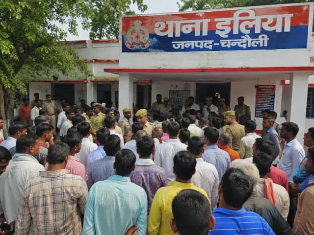Chandauli News: रोहाखी गांव में आम के पेड़ से लटकता मिला मजदूर का शव, जांच में जुटी पुलिस.
