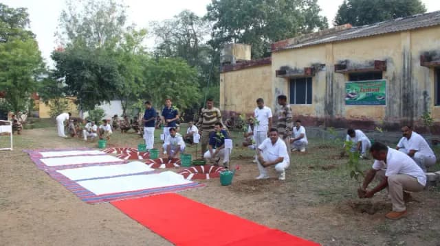 Sonbhadra News: विश्व पर्यावरण दिवस पर CISF कैंप ओबरा में वृक्षारोपण महोत्सव का आयोजन.