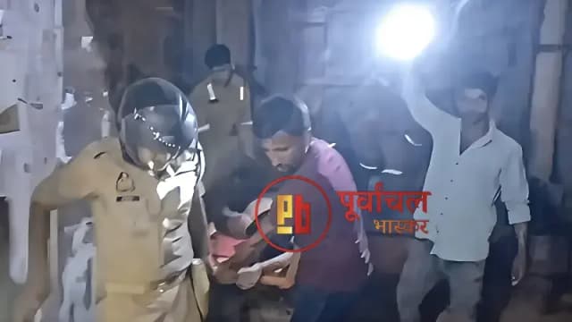 Chandauli News: सड़क चौड़ीकरण कार्य के दौरान दीवार गिरने से मजदूर की मौत, एक घायल.

