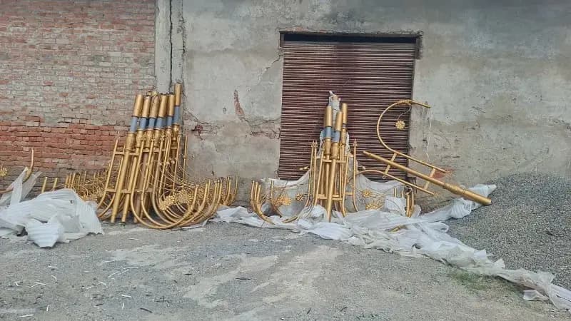Chandauli News: पड़ाव-डीडीयू मार्ग परियोजना के गोदाम से लाखों का सामान गायब, दो कर्मचारियों पर मुकदमा दर्ज.
