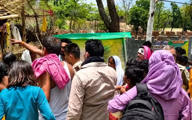 Sonbhadra News: जब रोया मासूम तो जाग उठी इंसानियत, लोगों की सजगता से सुरक्षित रहा बच्चा.