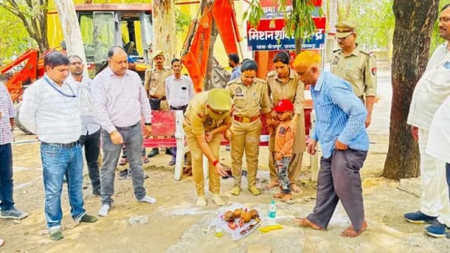 Sonbhadra News: बीजपुर थाने में मिशन शक्ति केंद्र भवन का शिलान्यास, महिलाओं को मिलेगी त्वरित सहायता.

