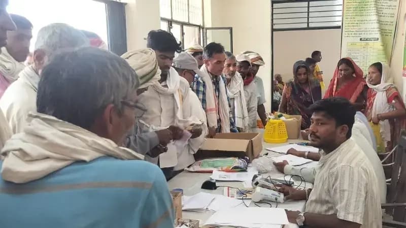 Sonbhadra News: निःशुल्क हरी खाद एवं धान बीज वितरण से किसानों को मिलेगा आर्थिक लाभ, चोपन के 30 ग्राम सभाओं के कृषक हो रहे लाभान्वित.