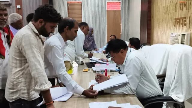 Sonbhadra News: संपूर्ण समाधान दिवस में पहुंचीं 187 शिकायतें, 14 मामलों का मौके पर निस्तारण.
