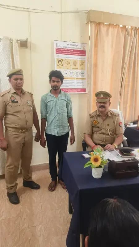 Sonbhadra News: बीजपुर पुलिस ने वांछित अभियुक्त को किया गिरफ्तार, न्यायालय भेजा.