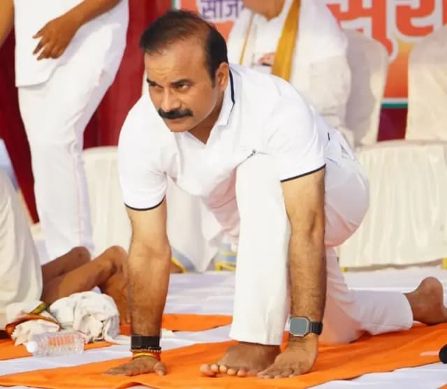 Chandauli News: योग दिवस कार्यक्रम में शामिल हुए विधायक सुशील सिंह, सपा के धरना-प्रदर्शन पर भी साधा निशाना.
