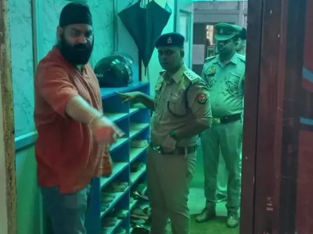Sonbhadra News: कोचिंग संस्थानों और लाइब्रेरियों में अग्निशमन विभाग का औचक निरीक्षण, सुरक्षा मानकों के पालन के निर्देश.