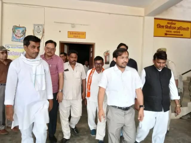 Chandauli News: डीएम ने किया ईवीएम वेयरहाउस का निरीक्षण, सुरक्षा व्यवस्था को परखा.