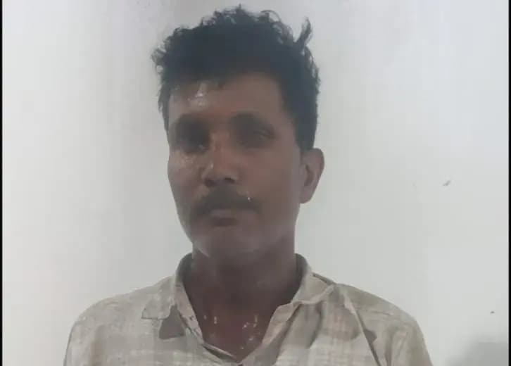 Chandauli News: डीडीयू जंक्शन पर ट्रेन के आगे कूदा युवक, इंजन पर किया पथराव, जीआरपी ने बचाई जान.