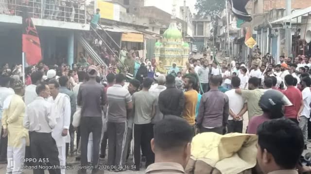 Sonbhadra News: बीजपुर में निकला मुहर्रम का ताजिया जुलूस, पुलिस की चाक-चौबंद व्यवस्था के बीच संपन्न.