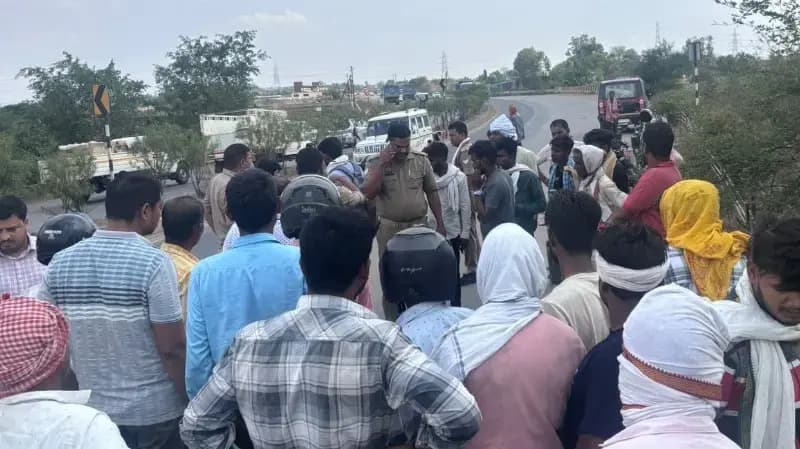 Sonbhadra News: अज्ञात वाहन की टक्कर से बाइक सवार की मौत, साथी गंभीर रूप से घायल.