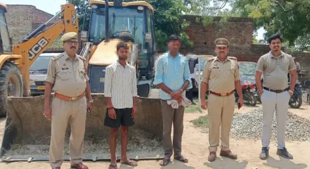 Chandauli News: अवैध खनन पर बड़ी कार्रवाई, रात में छापेमारी कर जेसीबी और ट्रैक्टर सीज.
