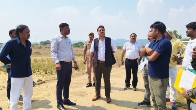 Sonbhadra News: प्रसिद्ध गोठानी शिव मंदिर का पर्यटन स्थल के रूप में होगा विकास, डीएम ने किया निरीक्षण.