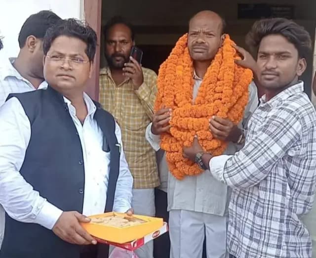 Chandauli News: बसपा के पूर्व जिलाध्यक्ष सुभाष चंद्र बने वाराणसी मंडल के मुख्य मंडल प्रभारी.