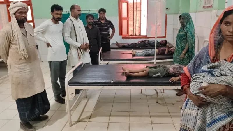 Sonbhadra News: पागल कुत्ते के हमले से पांच मासूम घायल, तीन जिला अस्पताल रेफर.