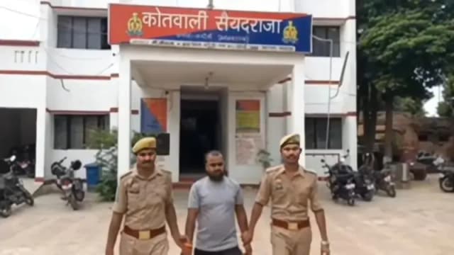 Chandauli News: 25 हजार का इनामी गिरफ्तार, गो-तस्करी नेटवर्क से करोड़ों के संदिग्ध लेनदेन का खुलासा.
