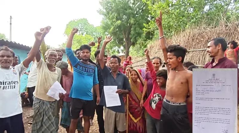 Sonbhadra News: एनटीपीसी प्रबंधन ने महुआबारी में चस्पा किया नोटिस: 7 दिन में जवाब का निर्देश, पुनर्वास के मुद्दे पर गरमाई बहस.