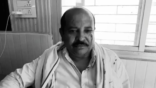 Chandauli News: सकलडीहा तहसील में अधिवक्ता और राजस्व लिपिक के बीच मारपीट, दोनों पक्षों की तहरीर पर मुकदमा दर्ज.
