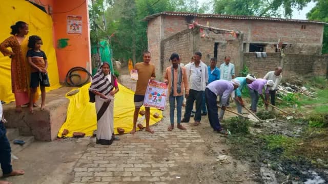 Sonbhadra News: संचारी रोग नियंत्रण अभियान ने पकड़ी रफ्तार, गांव-गांव चली सफाई और जागरूकता मुहिम.