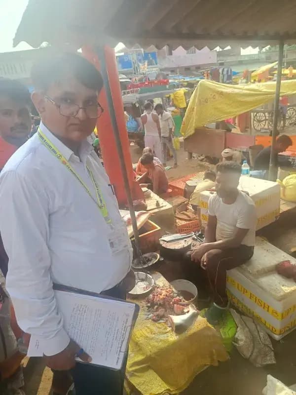 Sonbhadra News: संचारी रोग अभियान में खाद्य विभाग का एक्शन, अवैध मीट दुकानों पर मुकदमा दर्ज.
