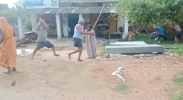 Sonbhadra News: जमीन की जंग बनी खूनी, दंपती पर बरसे लाठी-डंडे, पुलिस की त्वरित कार्रवाई.
