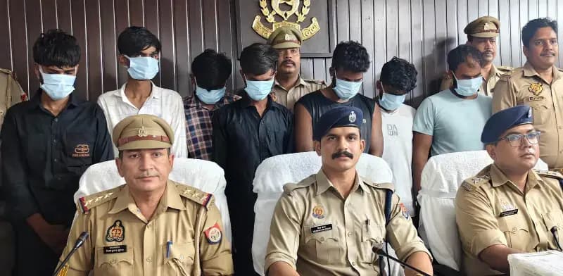 Varanasi News: सर्राफा व्यापारी लूटकांड का खुलासा, चंदौली के 6 आरोपी समेत 8 गिरफ्तार, 5 लाख रुपये बरामद.
