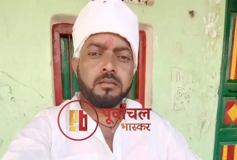 Chandauli News: स्कूल बस की टक्कर से बाइक सवार युवक की मौत, चालक फरार.
