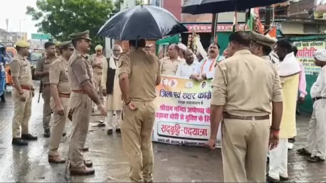 Sonbhadra News: सद्बुद्धि पदयात्रा को पुलिस ने बीच रास्ते में रोका, कांग्रेस ने सरकार पर लगाए गंभीर आरोप.