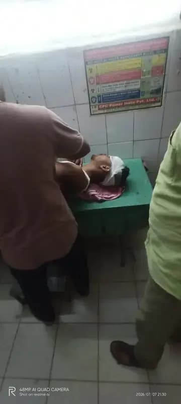 Sonbhadra News: पटवध तिराहे पर दर्दनाक हादसा, बाइक सवार युवक की मौत, दूसरा गंभीर जिला अस्पताल रेफर.