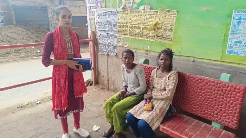 Sonbhadra News: मां की डांट से घर छोड़ निकलीं दो मासूम बहनें, जीआरपी की लापरवाही से रातभर स्टेशन पर रहीं असुरक्षित.