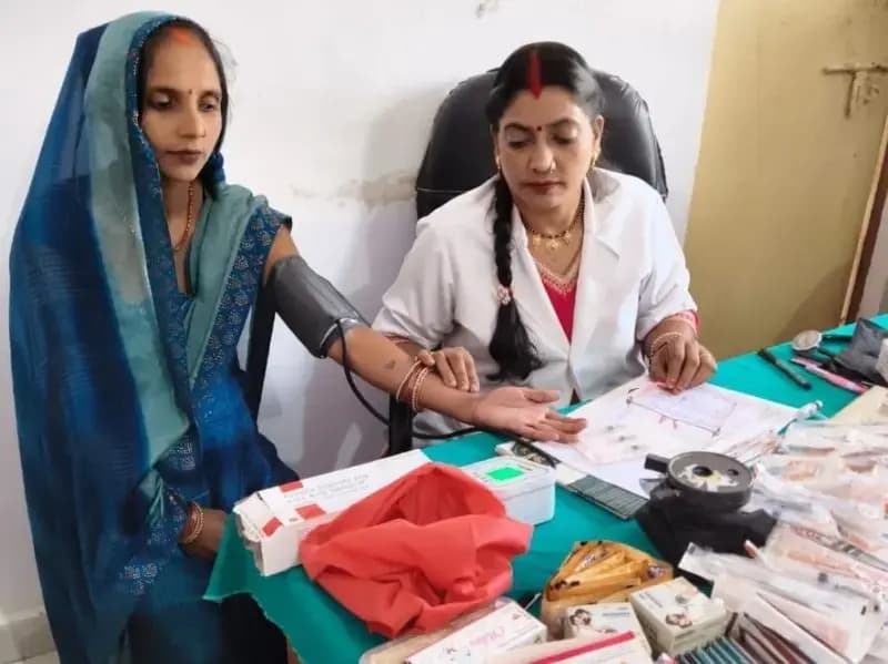 Sonbhadra News: खलियारी पीएचसी पर सीएम आरोग्य मेले का आयोजन, 65 मरीजों का हुआ उपचार.