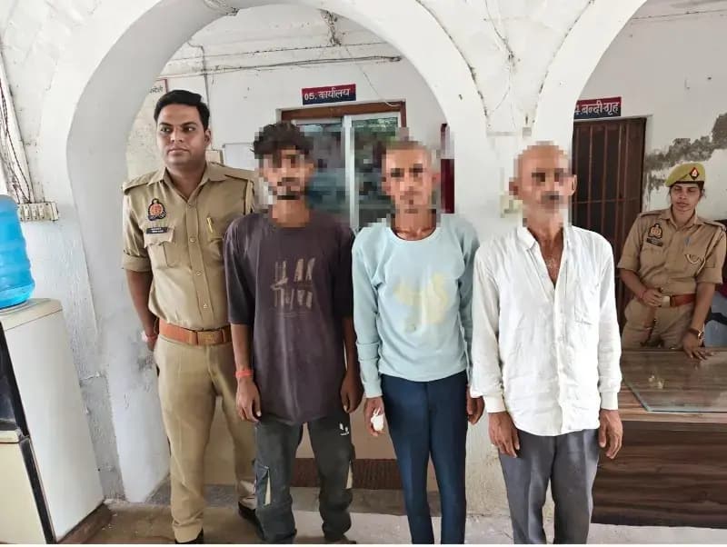 Chandauli News: रास्ते के विवाद में कुल्हाड़ी और डंडे से हमला, तीन सगे भाई गिरफ्तार.
