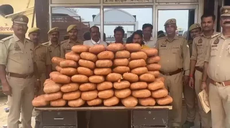 Chandauli News: क्रेटा और डीसीएम में छिपाकर ले जाया जा रहा 90 किलो गांजा बरामद, चार अंतरराज्यीय तस्कर गिरफ्तार.
