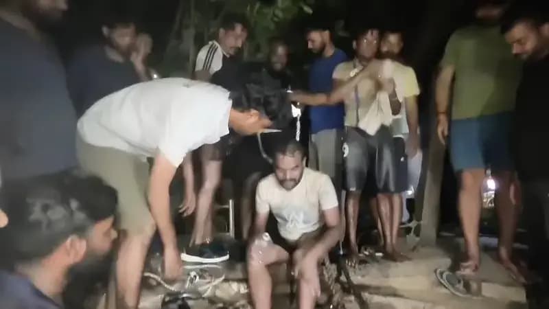Chandauli News: 35 फीट गहरे सूखे कुएं में गिरा इंजीनियर, स्थानीय युवक की बहादुरी से बची जान.

