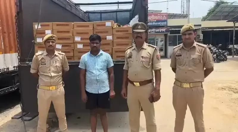 Chandauli News: बिहार तस्करी से पहले अलीनगर पुलिस का बड़ा एक्शन, ट्रक से 1035 लीटर अवैध शराब बरामद.
