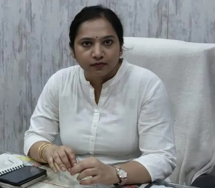 Chandauli News: सकलडीहा के पहली महिला एसडीएम के तौर पर आकांक्षा सिंह ने संभाला कार्यभार, त्वरित न्याय और लंबित मामलों के निस्तारण पर रहेगा फोकस.
