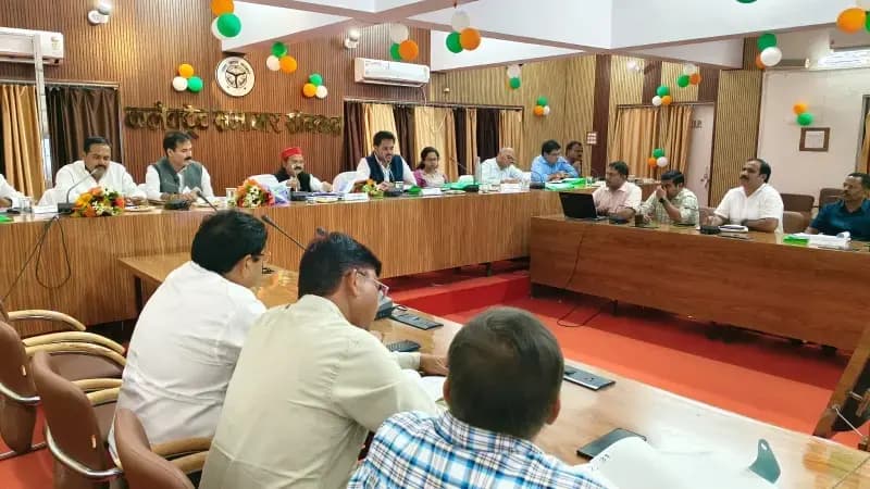 Sonbhadra News: डीएमएफ शासी परिषद की बैठक में जनपद के विकास की कई अहम परियोजनाओं को मिली मंजूरी.

