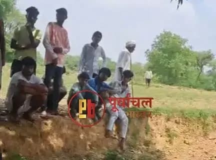 Chandauli News: खेत के पास आम के पेड़ से लटका मिला अधेड़ का शव, जांच में जुटी पुलिस.
