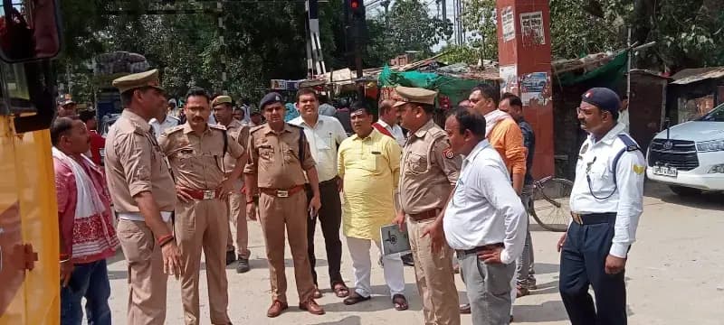 Chandauli News: एसपी ने कहा, सावन में शिवभक्तों की सुरक्षा के लिए पग-पग पर तैनात रहेगी पुलिस.
