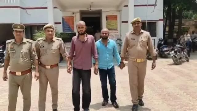 Chandauli News: लूटकांड का पुलिस ने किया खुलासा, दो आरोपी गिरफ्तार, नकली पिस्टल, मोबाइल और ₹62,700 बरामद.
