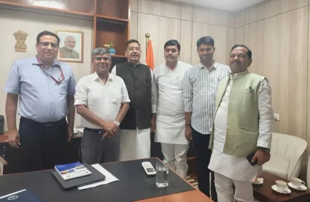 Chandauli News: विंध्य एक्सप्रेसवे पर सांसद वीरेंद्र सिंह की दो टूक, किसानों को दक्षिण भारत की तर्ज पर मिले मुआवजा, नहीं तो होगा आंदोलन.
