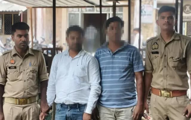 Chandauli News: पावरलूम मशीन के नाम पर लाखों की ठगी, बैंक अधिकारियों व बिचौलियों पर मुकदमा.

