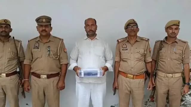 Chandauli News: फायरिंग कांड में पुलिस को मिली सफलता, आरोपी की निशानदेही पर तमंचा बरामद.
