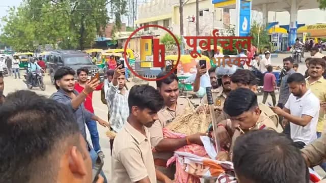 Chandauli News: NEET पेपर लीक के विरोध में छात्रों का प्रदर्शन, पीएम का पुतला फुकने का प्रयास, पुलिस का हल्का बल प्रयोग.
