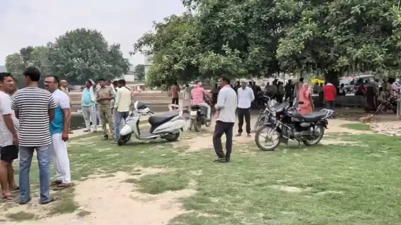 Chandauli News: काली मंदिर पोखरे में महिला का शव मिलने से सनसनी, पोस्टमार्टम रिपोर्ट का इंतजार.
