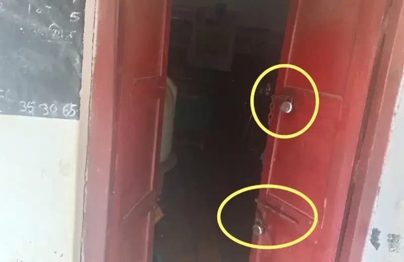 Chandauli News: सरकारी स्कूल का ताला काटकर सोलर इन्वर्टर और चार बैटरियां ले उड़े चोर.
