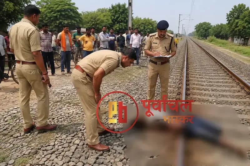 Chandauli News: रेलवे ट्रैक पर मिला युवक का शव, ट्रेन की चपेट में आने से मौत की आशंका.
