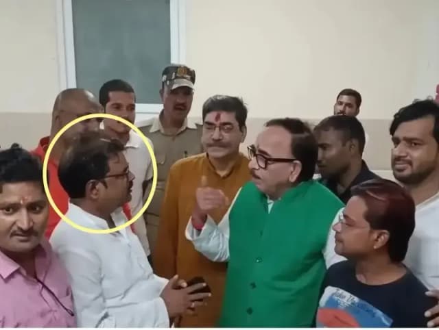 Chandauli News: अमोघपुर ग्राम प्रधान सुनील चौहान समेत दो जिला बदर, प्रधान पर दर्ज हैं पांच आपराधिक मुकदमे.
