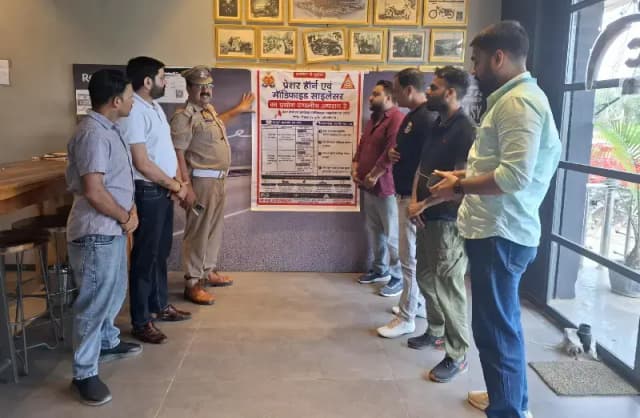 Chandauli News: प्रेशर हॉर्न और मॉडिफाइड साइलेंसर के खिलाफ चला जागरूकता अभियान.
