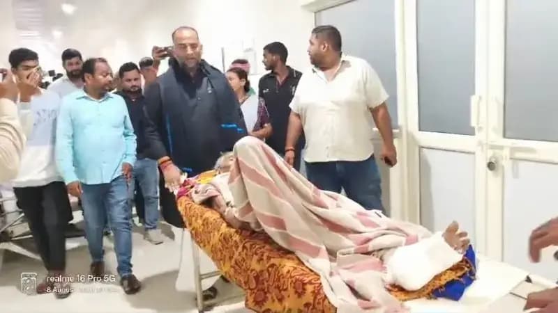 Chandauli News: मेडिकल कॉलेज में इलाज के नाम पर वसूली का आरोप, मनोज सिंह डब्लू ने किया धरने का ऐलान.
